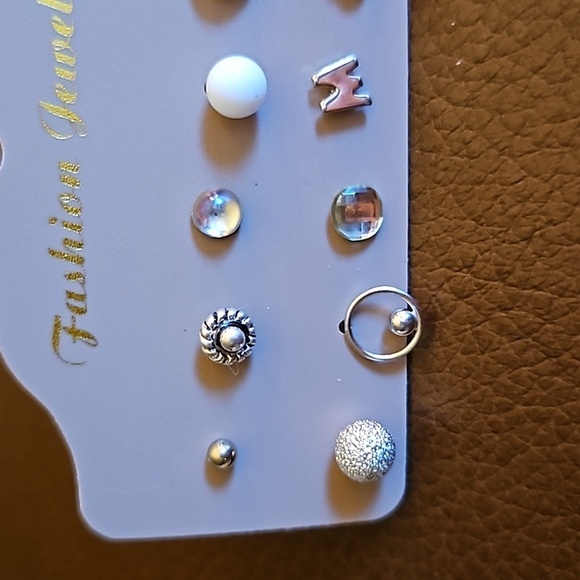3/$30 VTG Twelve Single Post Stud Earrings - Picture 2 of 3